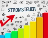 Balkendiagramm zeigt steigende Kosten für Stromsteuer. Roter Pfeil symbolisiert Aufwärtstrend, während Icons wie Euro und Dollar auf finanzielle Aspekte hinweisen.