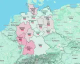 Strompreise in Mitteleuropa: Deutschland zeigt regionale Unterschiede. Bayern mit 593€, Sachsen mit 594€, Niedersachsen mit 584€.