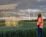 Ingenieur betrachtet ein Haus mit Solardach und Lüftern, umgeben von Windrädern. Ein Symbol für erneuerbare Energien vs. fossile Energien.