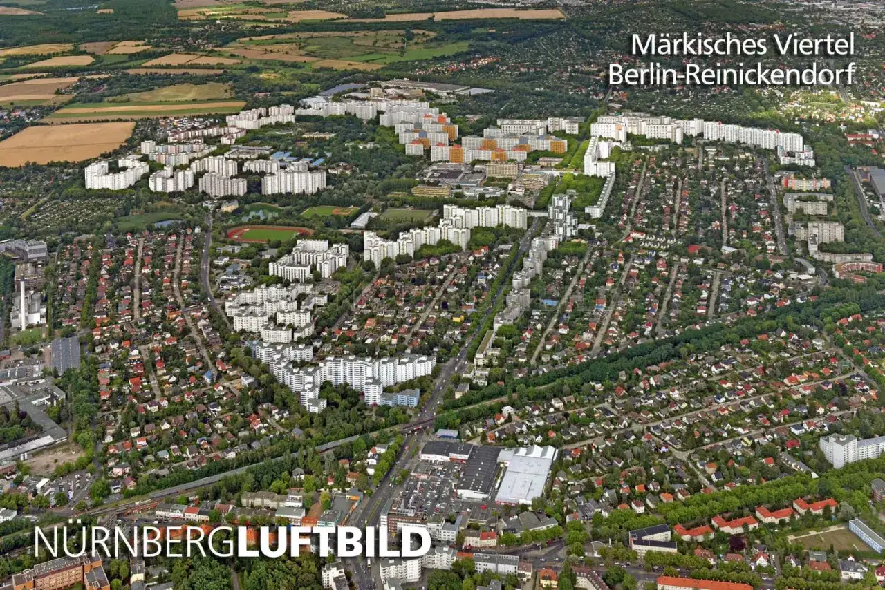 Luftaufnahme des M&auml;rkischen Viertels in Berlin-Reinickendorf. Ein Beispiel f&uuml;r einen urbanen Raum, der Wohnbl&ouml;cke und Einfamilienh&auml;user vereint.